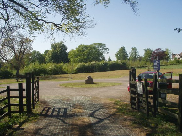 The picture shows the entrance to the cemetery